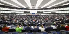Europarlamento approva “Omnibus I” con maggioranza Ppe-destra