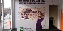 Violenza donne, inaugurato a Milano il &lsquo;Muro degli impegni&rsquo;