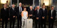Mattarella accoglie la fiamma olimpica al Quirinale
