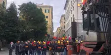 Ex Ilva, operai in festa a Genova: stop a presidio e sciopero