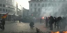 Corteo agricoltori a Bruxelles, scontri polizia-manifestanti