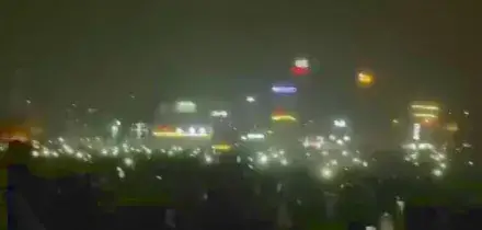 Proteste in tutto l&rsquo;Iran, decine di morti. Teheran: se attaccati Israele e basi Usa obiettivi legittimi