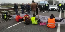 Raccordo bloccato, tutti assolti gli attivisti di &ldquo;Ultima generazione&rdquo;