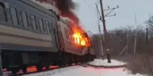 Ucraina, attacco russo contro un treno passeggeri a Kharkiv: 5 morti