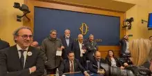 Opposizioni (e Fontana) bloccano conferenza remigrazione. La Lega: &ldquo;No bavagli&rdquo;