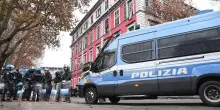 Torino, violenti scontri al corteo per Askatasuna. Aggredita troupe Rai