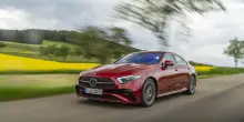 Mercedes: utile 2025 -50% a 5,3 mld, taglia dividendo a 3,5 euro