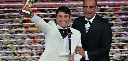 Sal Da Vinci &ldquo;Re&rdquo; di Sanremo 2026, battuti Sayf e Ditonellapiaga