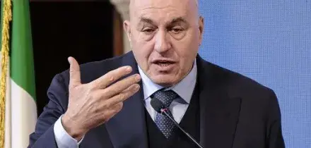 Crosetto sta rientrando in Italia con un aereo militare