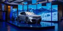 Bmw iX3 debutta la nuova generazione elettrica con guida hands-off