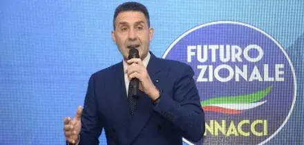 FnV, show di Vannacci a teatro a Montecatini: &ldquo;Altro che flop&rdquo;. E attacca giornalisti