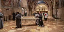 Ieri sera in Basilica il rito della reposizione nella tomba spoglie San Francesco