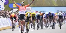 Ciclismo, Ganna vince l&rsquo;Attraverso le Fiandre