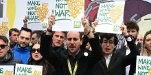 A Vinitaly flash mob giovani Coldiretti &ldquo;make wine, not war&rdquo;