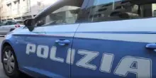 Catanzaro, madre si getta dal balcone con i tre figli piccoli