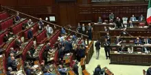 La storia della norma (cambiata) sugli incentivi ai rimpatri di migranti, spiegata bene