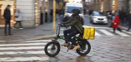 Antitrust: indagine su Glovo e Deliveroo, &ldquo;ingannevoli&rdquo; sull&rsquo;etica (specie riguardo alla gestione dei rider)