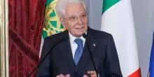 Mattarella: superare solitudini per abbattere muri paura