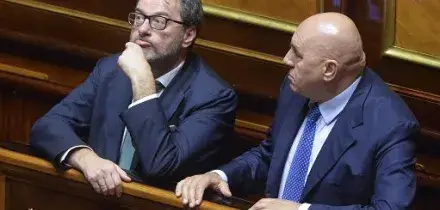 Pressing Crosetto su Giorgetti per fondi Safe. Meloni riunisce vice