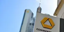 Commerzbank raccomanda di non accettare Ops UniCredit: pi&ugrave; valore da soli