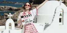 Tv, finisce &ldquo;Emily in Paris&rdquo;: ciak in Grecia per l&rsquo;ultima stagione