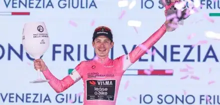 Ciclismo, Giro: Vingegaard domina anche a Car&igrave;
