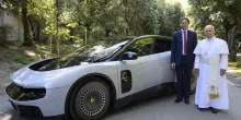 Ferrari ricevuta da Papa Leone XIV, presentata la nuova Luce