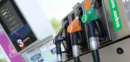 Carburanti, diesel torna sopra i 2 euro al litro per effetto accise