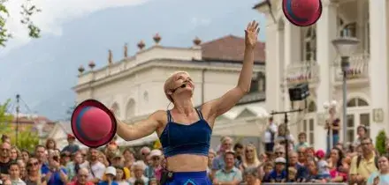 Dal 12 giugno &ldquo;Asfaltart&rdquo; festeggia 20 anni con 200 spettacoli a Merano