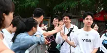 Cina, doppio suicidio innesca dibattito su pressione scolastica