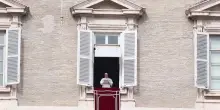Il Papa: Ges&ugrave; soffre per le ferite delle guerre e il vuoto del consumismo