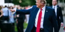 Trump compie 80 anni e si regala un torneo di Mma davanti alla Casa Bianca, &ldquo;il pi&ugrave; grande spettacolo del mondo&rdquo;