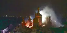 Imponente attacco russo sull&rsquo;Ucraina. A Kiev colpiti palazzi e una cattedrale, morti e feriti