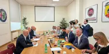 Stellantis: 5 mld in Italia su innovazione, allarme sindacati su Cassino