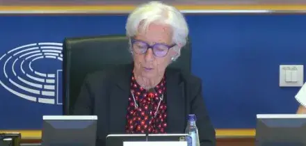 Bce, Lagarde difende il rialzo dei tassi e si mostra fiduciosa sull&rsquo;inflazione