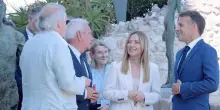 Italia-Francia, Meloni accolta da Macron ad Antibes: &ldquo;Giorgia, quanto tempo&rdquo;