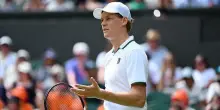 Sinner debutto vincente a Wimbledon, ma quanta fatica