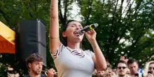 La Puglia in piazza a Milano con Serena Brancale, tra la folla Damiano David