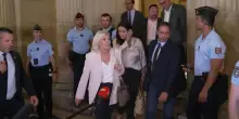 Francia, Le Pen condannata in Appello, ma &egrave; eleggibile: pu&ograve; candidarsi