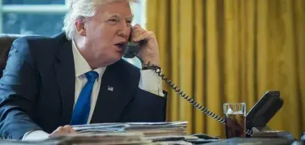 Iran, Trump: diventeremo &ldquo;l&rsquo;angelo custode&rdquo; dello Stretto di Hormuz
