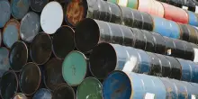 Iran: il greggio supera 86 dollari per le tensioni su Hormuz, sale anche il gas