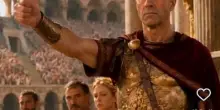 Vannacci posta video Ia: lui al Colosseo fa pollice verso per Schlein, Conte