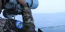 La Marina ha abbordato una petroliera della flotta ombra russa al largo di Pantelleria