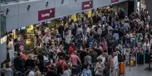 Code raddoppiate agli aeroporti a causa dei nuovi controlli Ue
