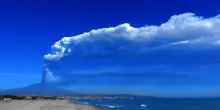 Etna, dopo Catania si ferma anche Comiso, disagi fino a Malta