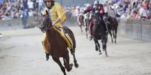 Pioggia a piazza del Campo, rinviato a luned&igrave; il Palio di Siena