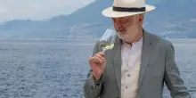 &rdquo;Il profumo del bicchiere mezzo pieno&rdquo;: il pensar con il vino di Peretti