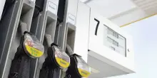 In autostrada il gasolio supera 2,2 euro. La benzina al self service oltre i 2 euro
