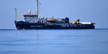 Migranti, 45 giorni stop a Sea Watch. Ong: governo collabora con criminali, noi no. Piantedosi: violate leggi