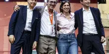 Le opposizioni contro Meloni: lei festeggia, gli italiani no